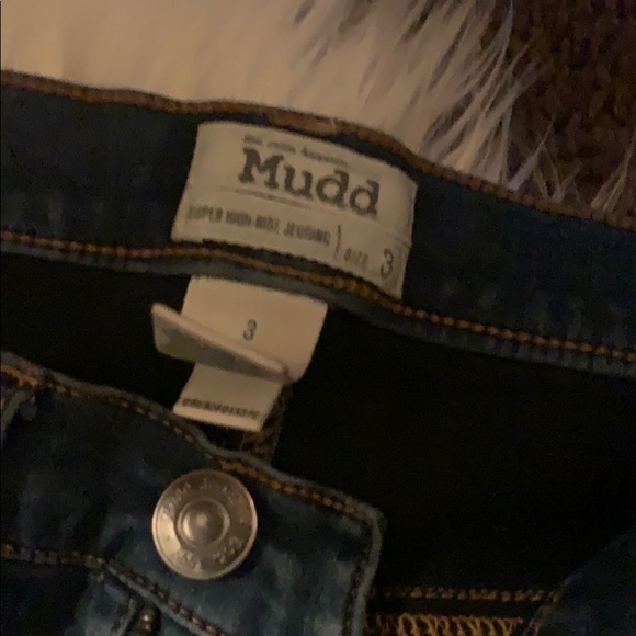 HIGH RISE - Picture 2 of 2